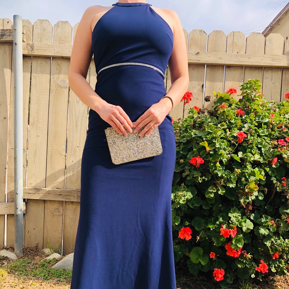 Beautiful gown! Only worn once :) size small.